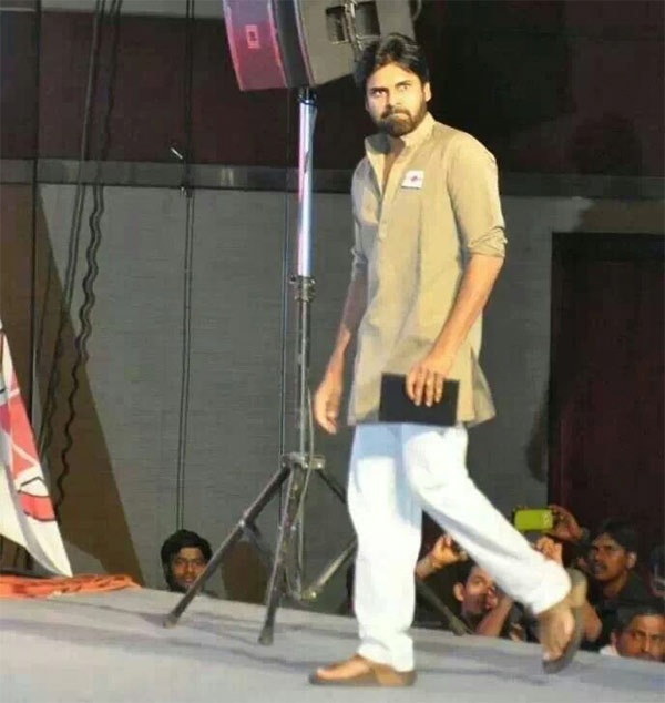 pawan kalyan,public meet,tirupati,power star pawan kalyan,fans,politics  పవన్ ఏం మాట్లాడాలనుకుంటున్నారంటే..?